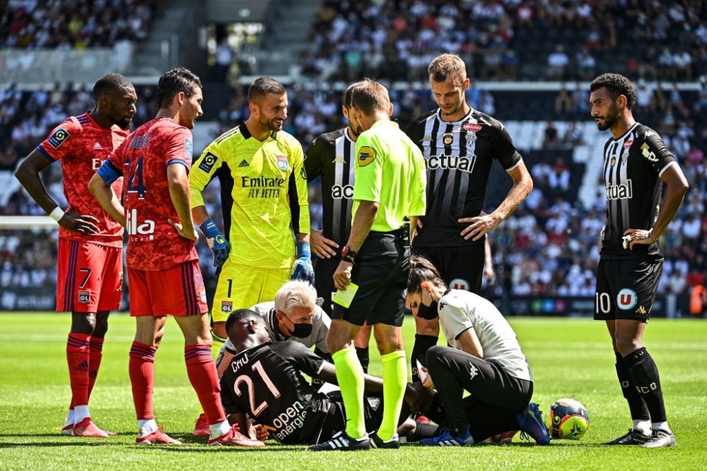  法甲老牌劲旅破产重组引震荡  