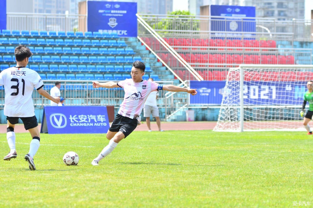  都灵德比激战,终场绝杀引爆激情  