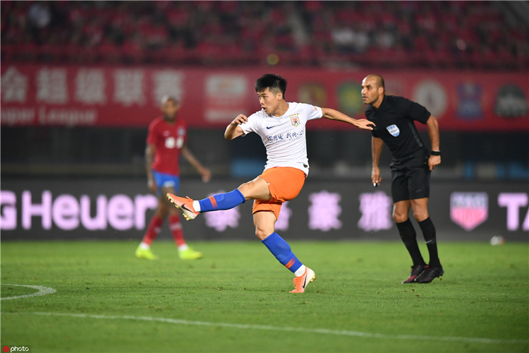  昂热中场核心远射世界波，技惊四座当选全场最佳