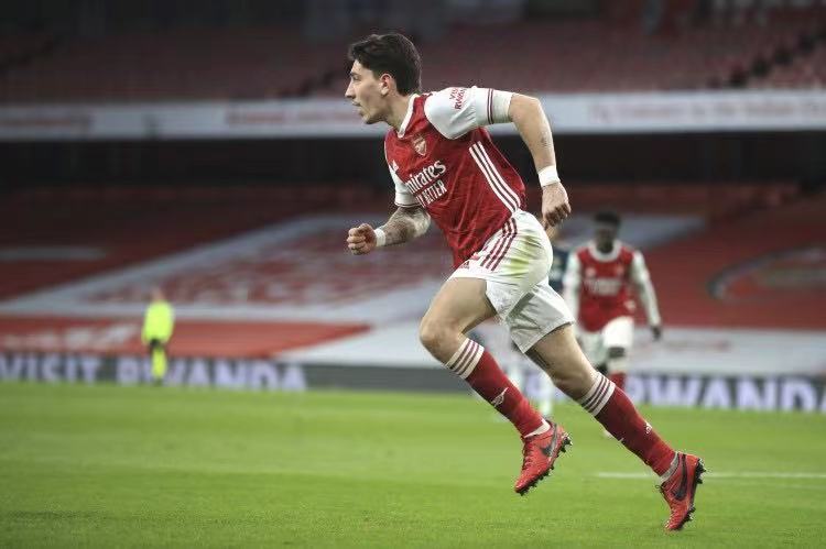  枪手青春无敌！阿森纳小将建功客场力擒切尔西夺三分  