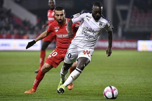  尼斯进攻多点开花客场大胜梅斯重燃保级希望